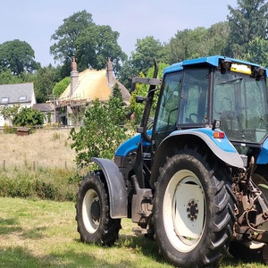Tracteur puissant New Hollans en gros pour l'agriculture, livraison rapide avec moteur de pompe efficace, composants principaux du roulement, 3500 kg - Product Image 2