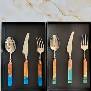 Hermoso Juego de Cubiertos de Acero Inoxidable Estilo Océano con Mangos Metálicos Ecológicos para Fiestas, Comidas Familiares y Regalos - Product Image 1