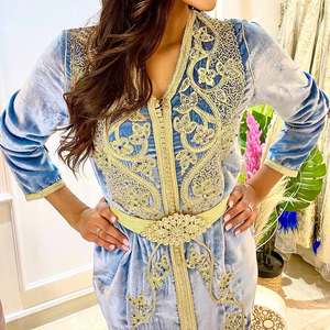 Caftan marocain élégant en velours bleu ciel, vêtements musulmans traditionnels pour femmes et filles arabes - Product Image 2