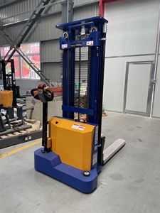 Carretilla elevadora de plataforma eléctrica completa de 1,5 toneladas con mástil de dos etapas de batería de plomo-ácido de 4,5 metros de alcance de elevación automática - Product Image 2