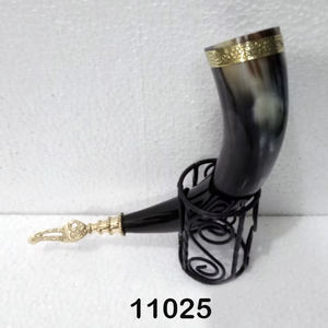 Corne à boire Viking avec support en fer Tasse en corne vintage Corne à boire de vin d'inspiration médiévale avec support en fer à bas prix - Product Image 2
