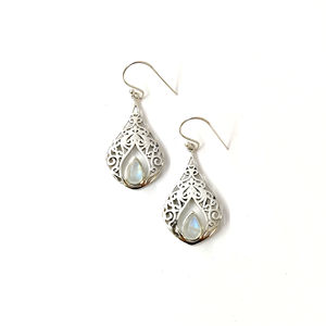 Boucles d'oreilles pendantes vintage plaquées or avec diamants et perles, 6,2 grammes, forme goutte d'eau, pour mariage et soirée - Product Image 1