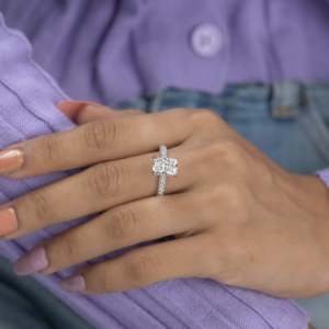Anillo de Compromiso con Diamante Cultivado en Laboratorio, Certificado IGI, Halo Oculto, Engaste Pavé - Product Image 5