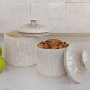 Frasco de fruta seca de resina de alta calidad diseñado para conservar la frescura y un toque decorativo único en el mostrador de su cocina - Product Image 5