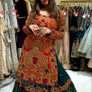 Georgette brodée de sequins et de zari, faux georgette orange, salwar kameez, haut, dupatta, fête, mariage, élégant, Bollywood - Product Image 1