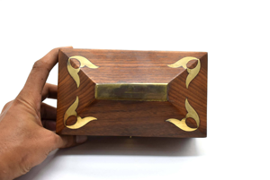 Cajas de Madera Multiusos con Incrustaciones de Latón Talladas a Mano de la India, Artesanías de Madera Natural y Letreros de Pared - Product Image 5