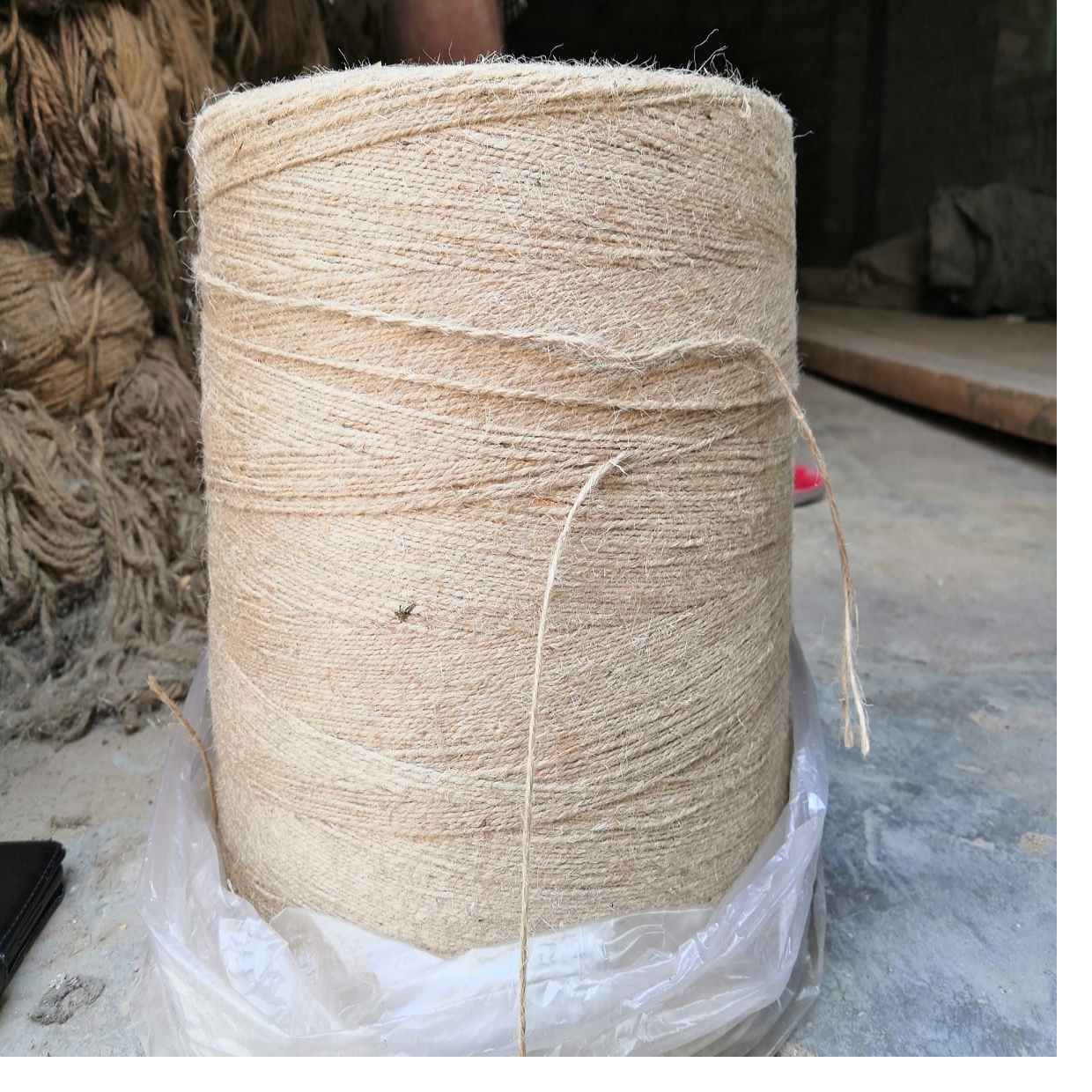 custom made very nice natural jute yarns in large size cones ideal for yarn and fiber stores for resale & stores.