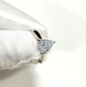 ลดล้างสต็อก ..! แหวนหมั้นเพชรแบบโซลิแทร์สำหรับผู้หญิงขนาด18K สีขาวทอง6ขนาด F/VS รูปลูกแพร์1.00กะรัต - Product Image 4