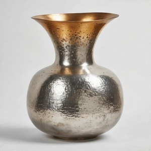 Florero adornado GlintCraft Art Opulent Grace Tall Bronce Acabado Diseñador Metal Jarrón Exquisito Acento hecho a mano para la decoración del hogar - Product Image 3