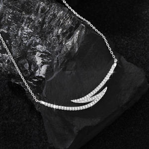 Collar con Colgante de Plata de Ley 925 con Forma de Barra Curva en Capas Modernas, con Diamantes de Moissanita, para Compromiso, Boda, Regalo para Mujer - Product Image 3