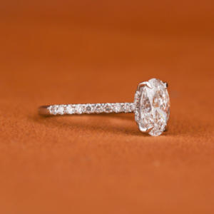 Dazzling Perfection Glamour Custom Oval Cut Lab Grown Diamond Anillo de compromiso con anillo de regalo de aniversario de oro de platino - Product Image 5