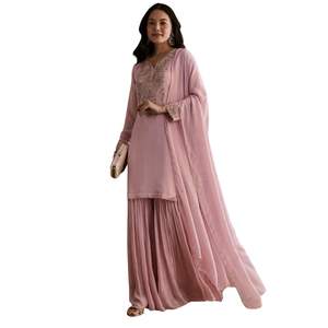 Costume Chinon Cutdana Kurta Sharara rose clair avec Dupatta pour une réception de fête de mariage indien - Product Image 2