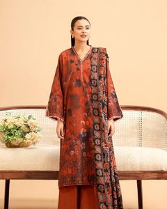 Ssumaira's Present Elegante traje Khaddar digital de otoño-invierno con estampado Dupatta y pantalón teñido - Product Image 5