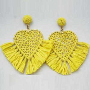 Boucles d'oreilles créoles tendance et élégantes 2025, plaquées or, avec perles de rocaille, broderie artisanale, pour femme, en verre et raphia, fabriquées en Inde - Product Image 1