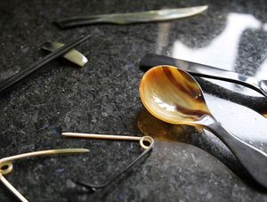 CUILLÈRE EN CORNE BLANCHE POLI DE QUALITÉ DID pour la maison et la cuisine de restaurant Bol de style animal artisanal de meilleure qualité en vente - Product Image 4