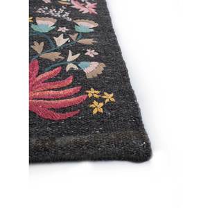 พรมลายดอกไม้สีเบจและสีน้ำตาลแบบทอแบนจากขนสัตว์ ยี่ห้อ Aprezo สำหรับบ้านและทางเดิน พรมทรงสี่เหลี่ยมผืนผ้าจากปอกระเจา รุ่น PDWL-60 (EM)-Jaipur Rugs US - Product Image 4