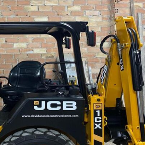 Cargadora y Retroexcavadora JCB 1CX Usada, Modelo 2020, con Motor Caterpillar, Carga Nominal de 5 Toneladas, Rodamiento de Caja de Cambios - Product Image 2