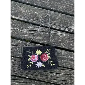 Pochette à main perlée faite à la main pour des occasions élégantes, fêtes et mariages – Pochette perlée haut de gamme pour un look chic en soirée et pour mariées - Product Image 3