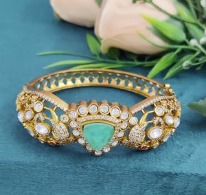 Bracelet en moissanite polki et en laiton avec pierre double, parfait pour les soirées, peut être porté avec des tenues ethniques et occidentales - Product Image 5