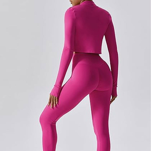 Conjunto de 3 piezas de yoga personalizado para mujer, sujetadores deportivos elegantes, pantalones de yoga de cintura alta, blusa transpirable, rendimiento de tela elástica - Product Image 6