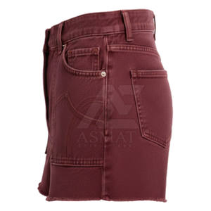 Shorts en jean classiques pour hommes, couleur bordeaux, design intemporel pour une tenue décontractée d'été, pour un style streetwear décontracté - Product Image 3