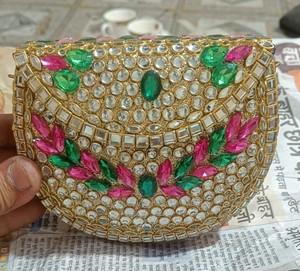 Handmade Kim Loại Truyền Thống Ấn Độ Thiết Kế Ly Hợp Flap Đóng Cửa Có Thể Gập Lại Bền Xách Tay Lụa Lót Của Phụ Nữ Duy Nhất Dây Đeo - Product Image 3