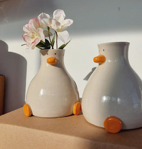 Vase en céramique en forme de canard, cadeau charmant pour la maison. Disponible à prix de gros pour une décoration amusante - Product Image 6