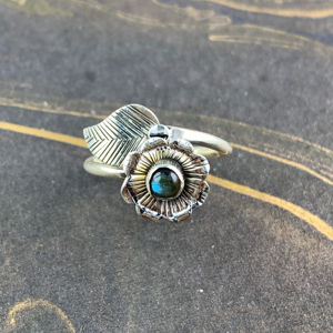 Floral <b>Labradorite</b> 18K Gold <b>Ring</b> (3.1 Grams) Fashionable Vintage Style Trendy Bezel Setting Free Size Perfect Gift - Product Image 1