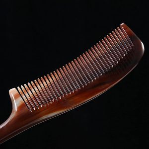 Peigne à dents larges fait main en corne douce de luxe pour les soins capillaires quotidiens à domicile Peignes communs de style classique pour la mode des cheveux bouclés - Product Image 3