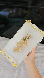 Plateau de service en résine de haute qualité, parfait pour les anniversaires, les mariages et les événements de réception haut de gamme à domicile. - Product Image 6