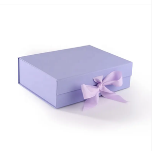 Caja de papel Kraft plegable reutilizable de estilo lujoso al por mayor, cinta en relieve, envío plano, laminación mate reciclada para regalo - Product Image 2