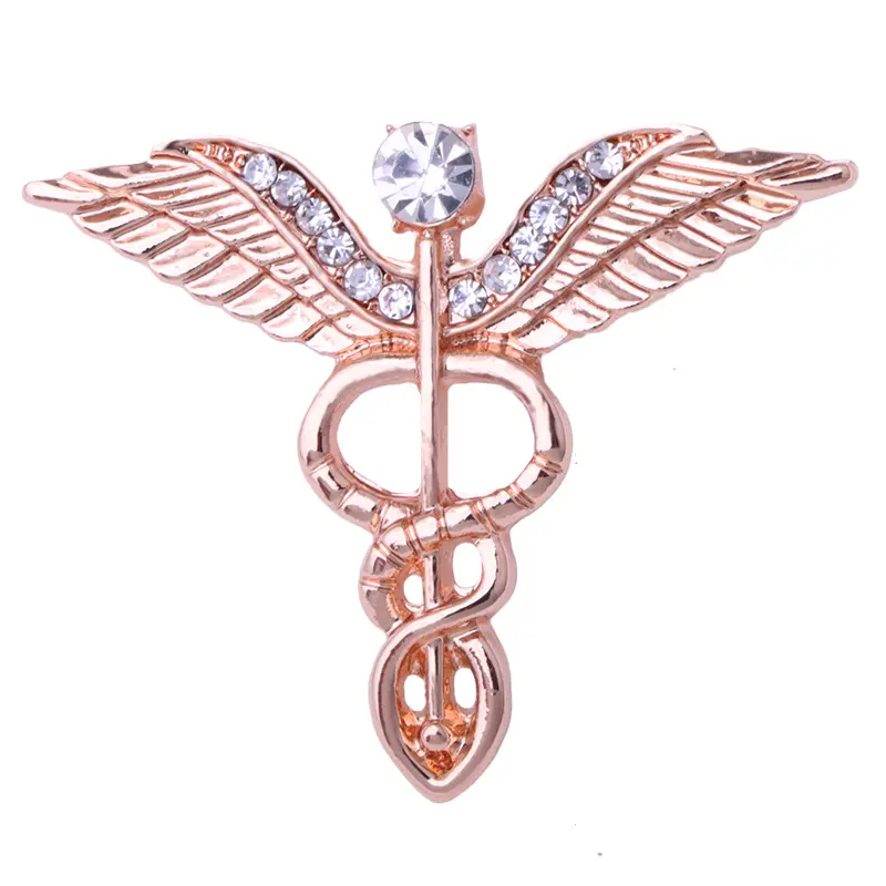 Großhandel maßge schneiderte personal isierte Retro Angel Wings Brosche Anzug Pin Snake Shaped Brosche für Männer Kleidung Zubehör