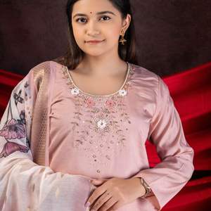 Elégant ensemble Roman Kurti en viscose avec broderie à la main Floral Dupatta et pantalon assorti pour tenue festive et décontractée - Product Image 2