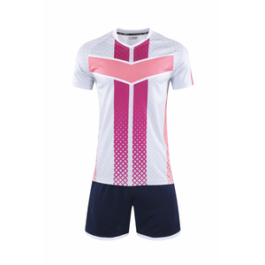 Vente en gros de vêtements de football unisexes de haute qualité maillots de football respirants avec manches courtes uniformes de football pour enfants - Product Image 4