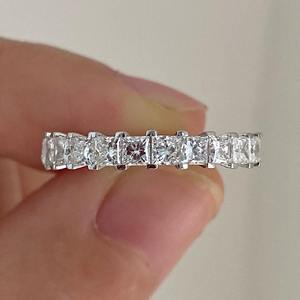 แหวนแต่งงานมอยส์ซอไนท์ตัดเจ้าหญิงสีทอง14K สีขาวล้วน3/4สีทองขนาด2.5มม. ดูสง่างาม - Product Image 2