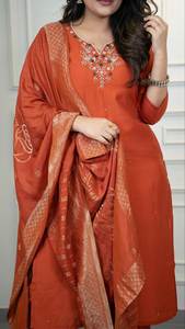 KR FASHION Nouveaux Designs Ensemble Lehenga Choli Pent Dupatta en Tissu Soie Romaine Premium pour Tenue de Soirée en Nylon de Haute Qualité et Coloré - Product Image 3