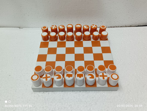 Nouveauté : jeu d'échecs en résine fait main de haute qualité, design moderne et luxueux, modèles Prisma PRC 305, divertissement élégant pour la table - Product Image 1