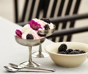 Elegante vajilla de helado de acero inoxidable con diseño minimalista para una cocina o comedor elegante y moderna - Product Image 4