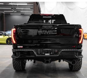 GMC Sierra 2500HD AT4 2024 USADA EN EXCELENTES CONDICIONES, Cabina Doble, Tracción en las Cuatro Ruedas, Asientos de Cuero, Interior Oscuro, Caja de Cambios Manual - Product Image 2