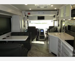 Vente en gros de camping-cars d'occasion Fleetwood Pace Arrow 40 pieds, couleur personnalisable, faible kilométrage, intérieur spacieux en aluminium et acier. - Product Image 2