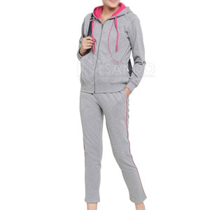 ชุดวอร์มผู้หญิงแบบลำลองสำหรับฤดูหนาว ดีไซน์ตามสั่ง MOQ ต่ำ สีพื้น ชุด 2 ชิ้น ผ้าโพลีเอสเตอร์ระบายอากาศได้ดี เหมาะสำหรับใช้งานกลางแจ้ง - Product Image 4