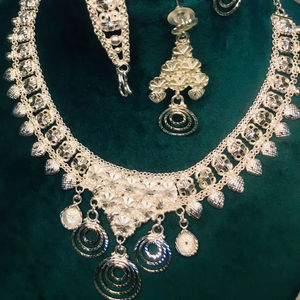 24K Plaqué Or Vintage Dubai Style Ensemble de Bijoux Allemagne Bulgarie Cuivre Matériel Boucles D'oreilles Bracelets Peignes À La Mode Ensemble de Bijoux - Product Image 1