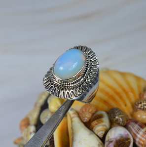 Bague de réglage de lunette en argent sterling massif de style antique 925 fabriquée à la main élégante forme ovale opalite laiteuse pierre précieuse mariage élégant - Product Image 3