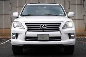 Lexus LX 570 V8 2014 Usado, Tracción en las Cuatro Ruedas, Paquete de Lujo, Mayormente sin Modificaciones - Product Image 3