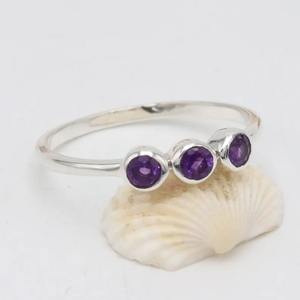 Anillo de regalo de amatista de tres piedras para mujeres y niñas, joyería de plata de ley 925, plata fina, joyería al por mayor a granel, fiesta, boda - Product Image 1