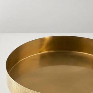 Bandeja Redonda Moderna con Diseño Repujado de Cocodrilo, Ideal para Servir Invitados con Estilo o como Centro de Mesa para tu Bar o Comedor - Product Image 5