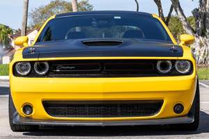 Dodge Challenger T/A 392 2017, Transmisión Manual de 6 Velocidades, Motor Hemi V8 de 6.4 Litros, Color Amarillo - Product Image 2