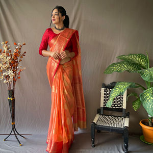 Tissage de lin doux sarees avec bordure de tissage de contraste et PALLU. Jumelé avec un chemisier non cousu contrasté. SAREE - Product Image 1