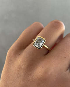 Radiant Cut 2.5 Ct Luxury Handmade Lab Diamond Trendy Solitaire Rings en or pur 18K Parfait pour les bijoux de mariage pour elle OEM - Product Image 3