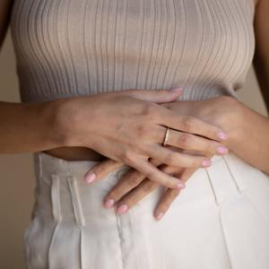 Bague de fiançailles en or 14 carats avec moissanite, élégante bague de mariage, bijoux fins pour femmes, style diamant en grappe fine, romantique - Product Image 1